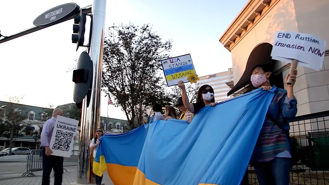 Además de los ciudadanos, líderes políticos tanto republicanos como demócratas en Texas, se han unido para pedir el fin de los ataques y exigir a los países sanciones contra el gobierno ruso.