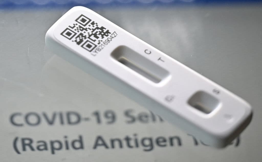 Pruebas gratuitas para detectar el covid-19: cómo pedirlas para que te las envíen a casa