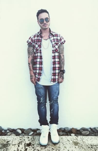 Y lo que J Balvin respondió fue que 'sí', pero con una seña indicó que 'no'.