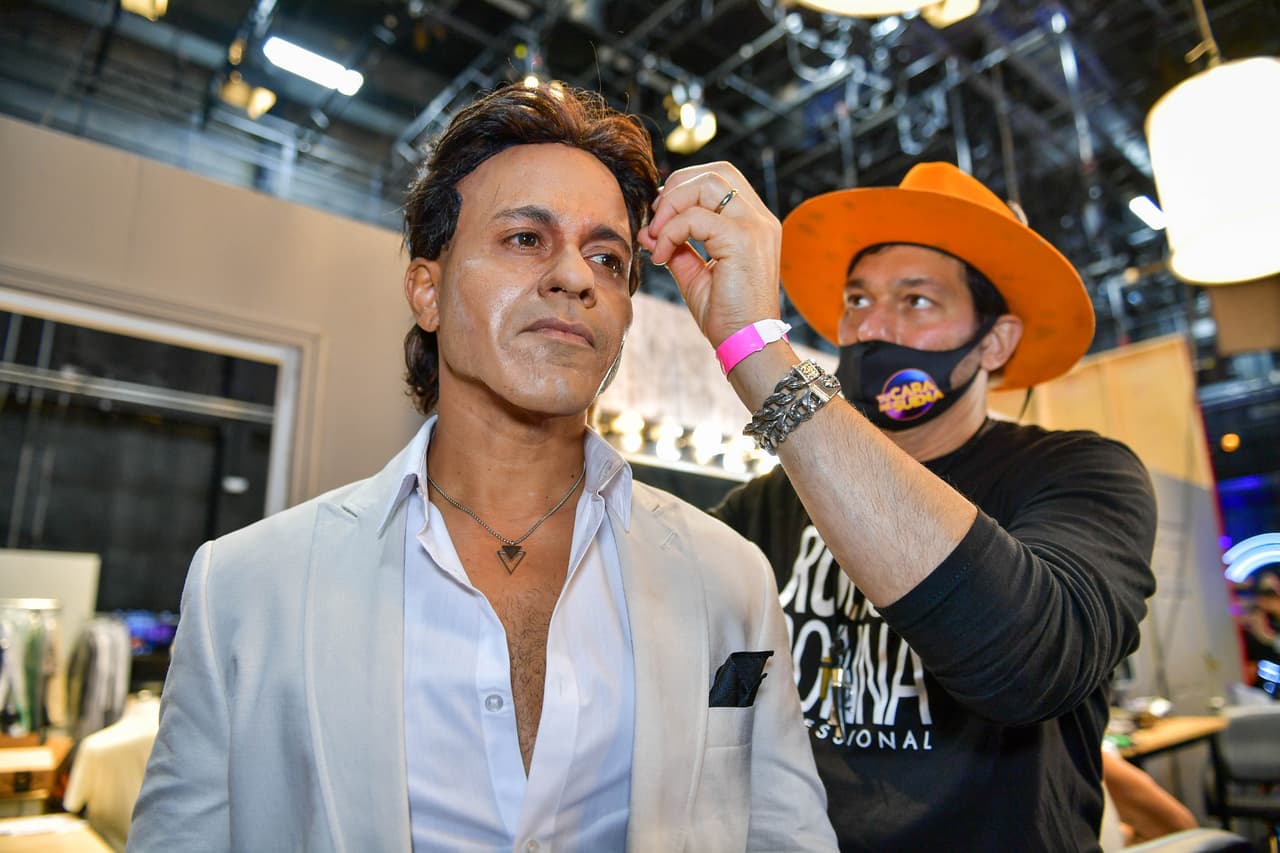 Michael Stuart recibió una 
<b><a href="https://www.univision.com/shows/tu-cara-me-suena/michael-stuart-dejo-sin-palabras-a-angelica-vale-al-convertirse-en-marc-anthony-en-tu-cara-me-suena-video" target="_blank">drástica transformación para representar a Marc Anthony</a></b>. El cantante bromeó al decir que la presencia de cabello sería el cambio más notorio que tendría.