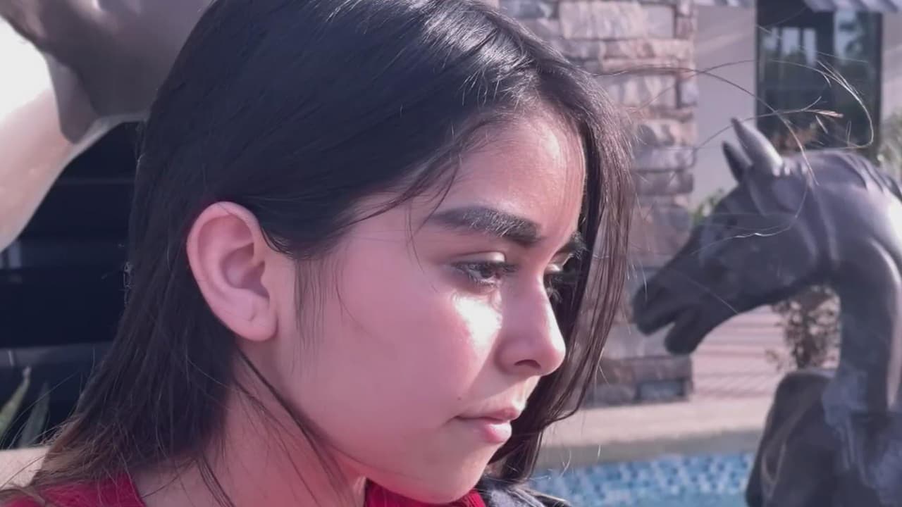 Detienen a una niña de 11 años por un caso de bullying, la esposan y le hacen prueba de embarazo