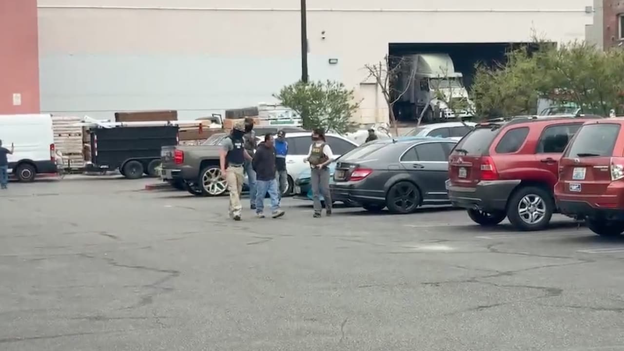 Se habla de al menos 20 detenidos en el operativo.