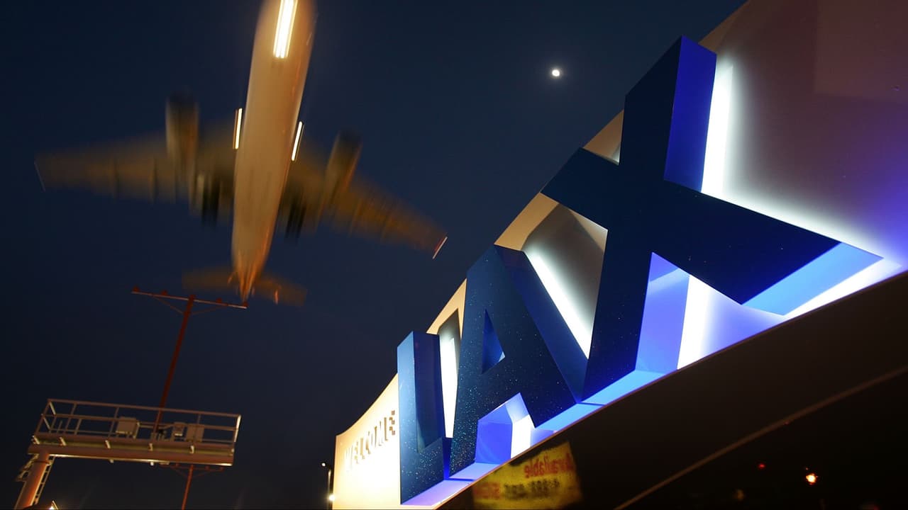 Protestas en LAX pueden incrementar el tráfico durante la época con más viajeros del año