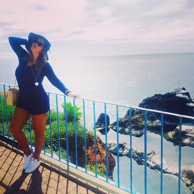 La hermosa Katia se da vida de súper estrella.