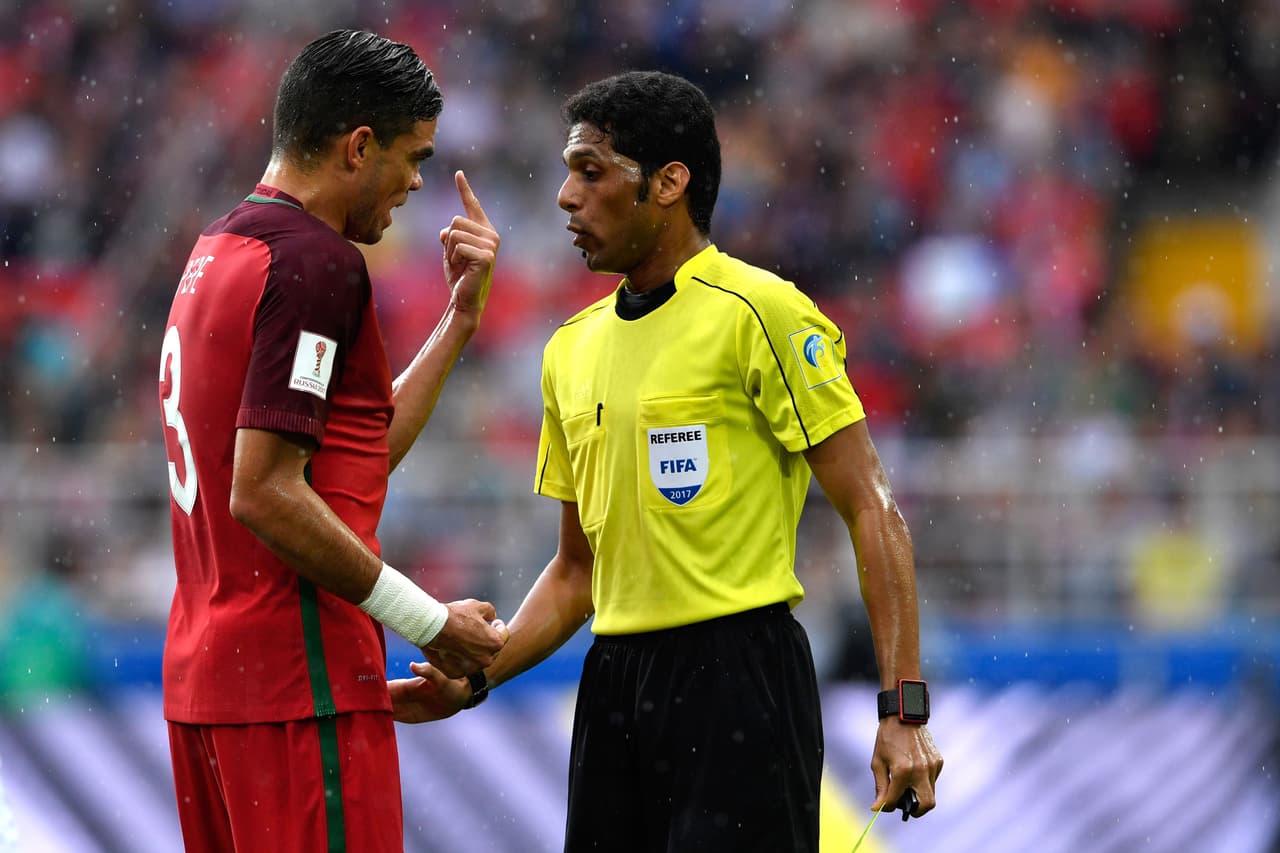 16: Fahad Al Mirdasi de Arabia Saudita. Fue el árbitro en el juego por el tercer puesto entre Portugal y México.