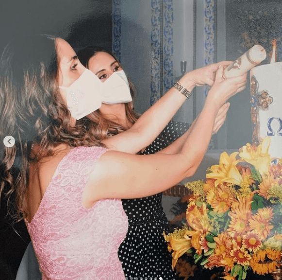 "Gracias por todo el apoyo y amor que nos has dado a María (Paula) y a mí en el embarazo y postparto. Te adoro", agregó la celebridad. 
<br>