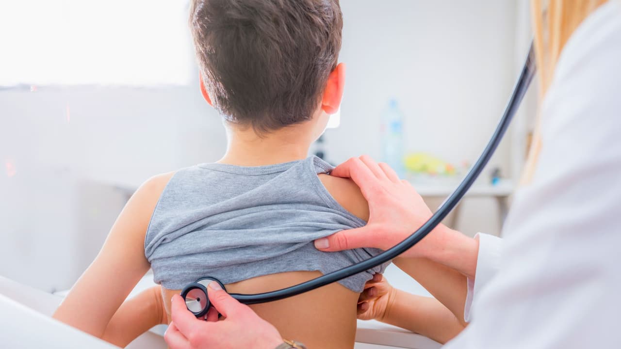 <h3 class="cms-H3-H3">Recursos útiles</h3>
<br>CDC: Diferencias entre COVID, influenza y alergias → 
<a href="https://www.cdc.gov/" target="_blank">cdc.gov </a>
<br>Departamento de Salud de Texas → 
<a href="https://www.dshs.texas.gov/" target="_blank">dshs.texas.gov</a> 
<br>Academia Americana de Pediatría → 
<a href="https://www.healthychildren.org/Spanish/Paginas/default.aspx" target="_blank">healthychildren.org</a>