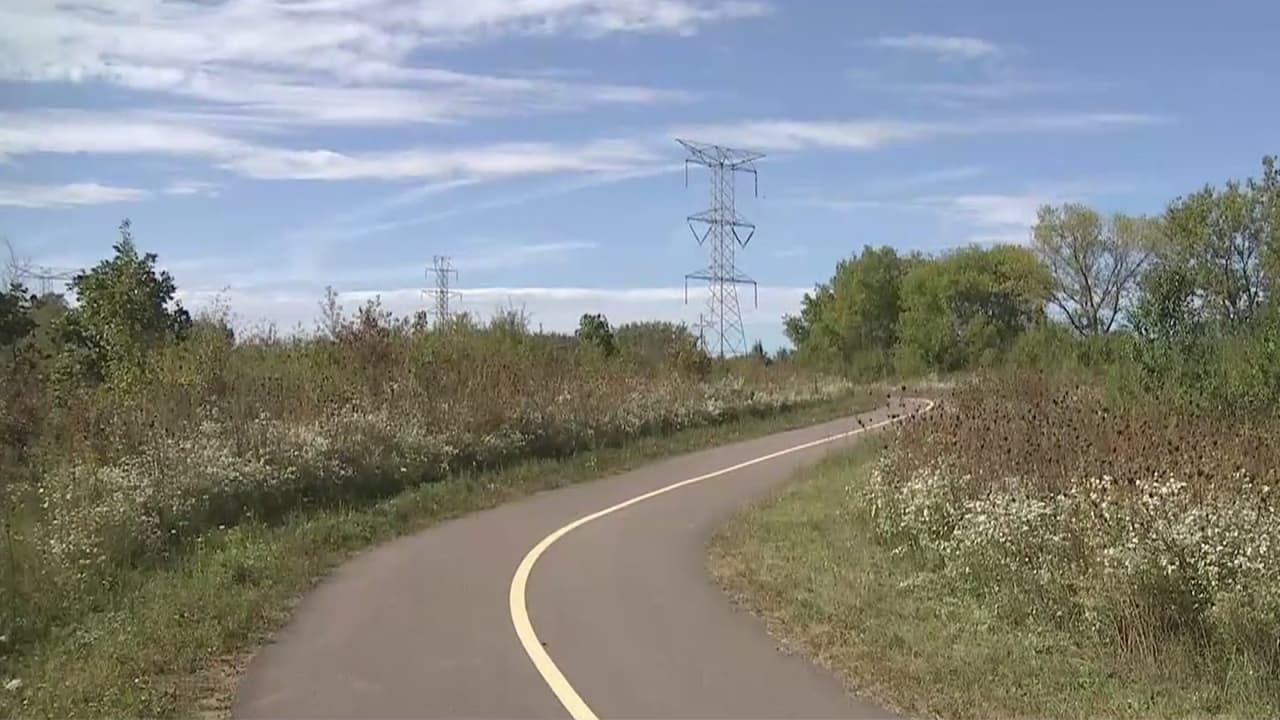 Arrestan a hombre latino que atacó a dos mujeres con un martillo en Crystal Lake