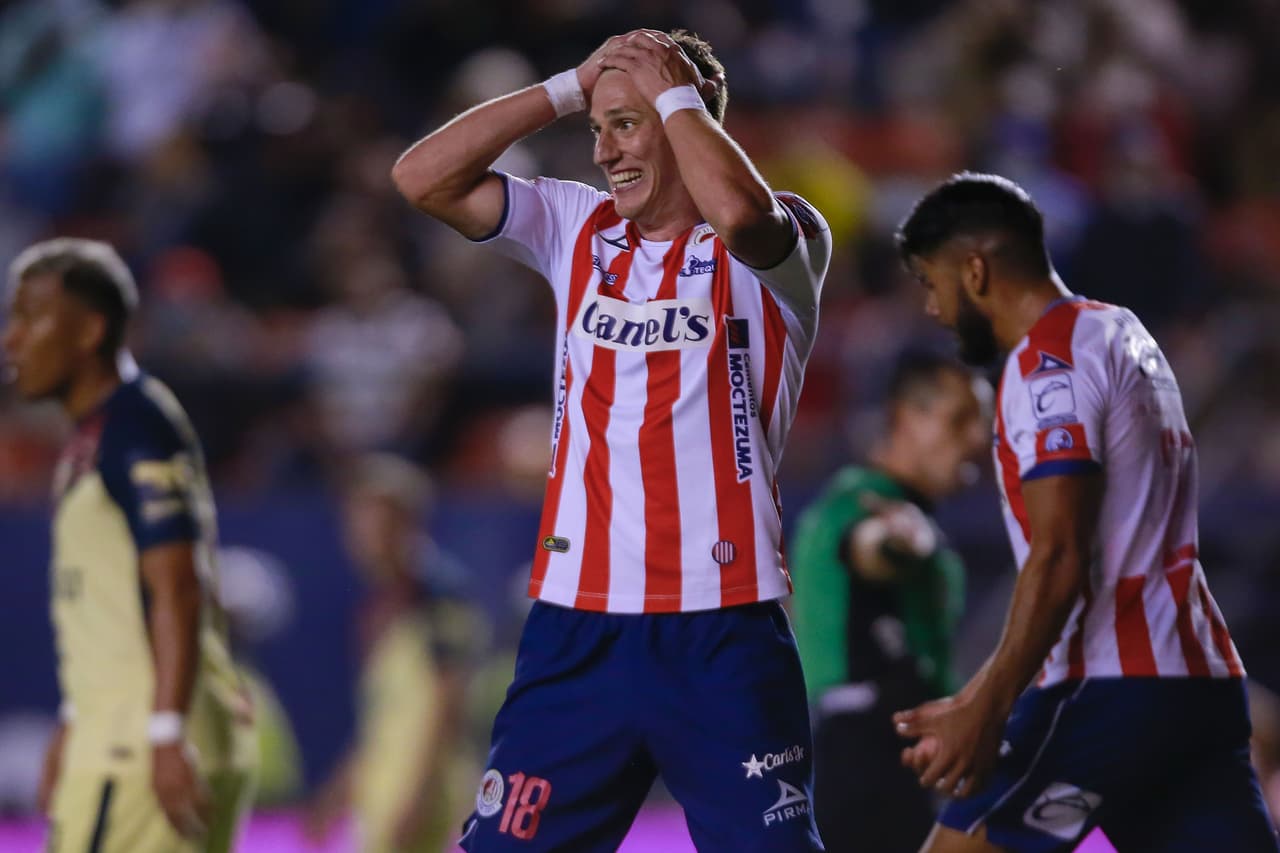 América saca un apretado triunfo en su visita al San Luis; Roger Martínez fue el encargado de hacer el gol de la victoria.