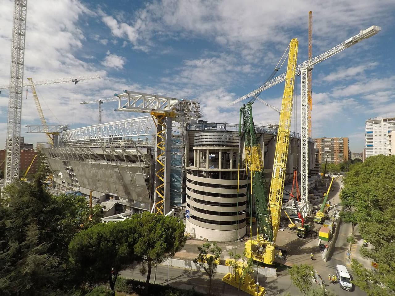 Las obras del Santiago Bernabéu continúan a marchas forzadas y ya se comienzan a completar estructuras importantes de la remodelación.