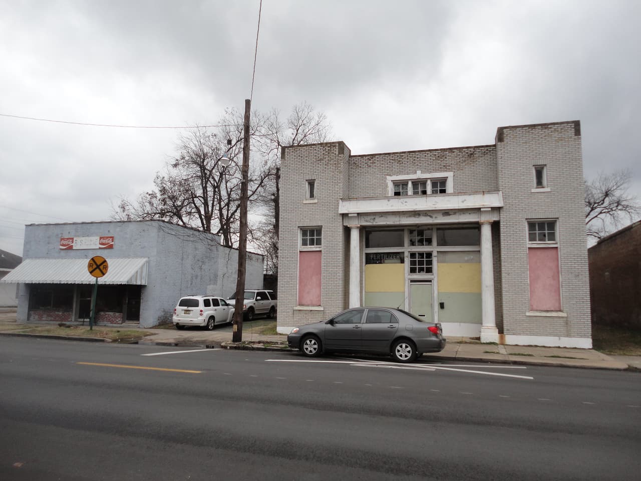 <h3 class="cms-H3-H3">13. Pine Bluff, Arkansas</h3>
<br>
<br>💸
<b> Ingreso familiar promedio:</b> $46,826
<br>
<br>💸
<b> Tasa de pobreza: </b>15.0%
<br>
<br>💸
<b>Hogares con ingresos anuales menores a $10,000: </b>6.1%
<br>
<br>💸
<b>Adultos con educación universitaria: </b>23.3%
<br>
<br>💸
<b>Tasa de desempleo (2021): </b>8.5%
<br>