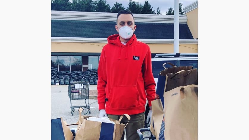 Maestro recaudó $41,000 para vecinos afectados por covid-19, ahora debe $16,000 en impuestos