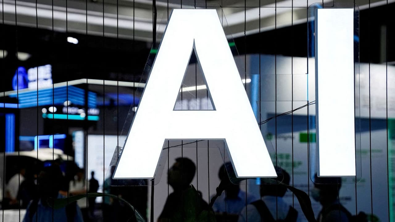 Ulises Cortés advierte sobre poder de tecnológicas y costo ambiental de la inteligencia artificial