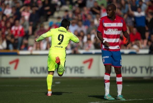 Acciones de la jornada 25 en España donde el Barcelona goleó 3-1 al Granada a domicilio con anotaciones de Rakitic, Suárez y Leo Messi.