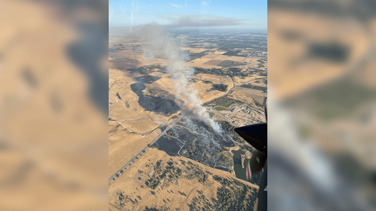 Después de que el fuego ha sido controlado en al menos un 50%, se han levantado todos los cierres de carreteras.
<br>