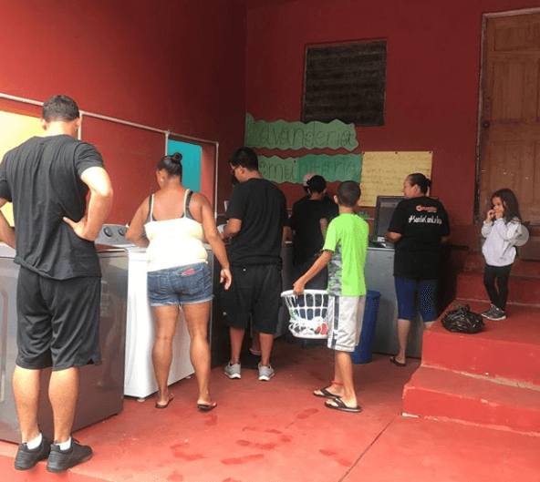 El lunes 10 de noviembre el cantante manifestó su felicidad por una lavandería solar comunitaria para los pobladores de La Perla.