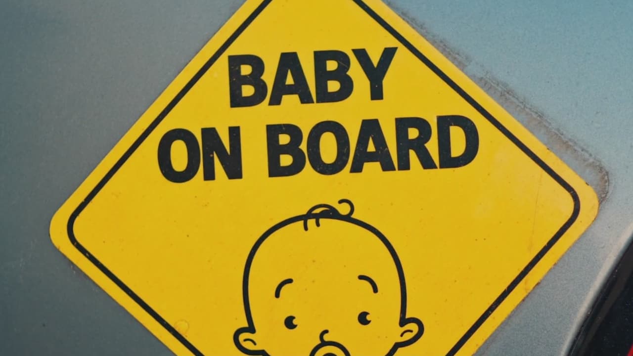 Estas son las consecuencias legales por olvidar a un niño dentro de un auto bajo altas temperaturas