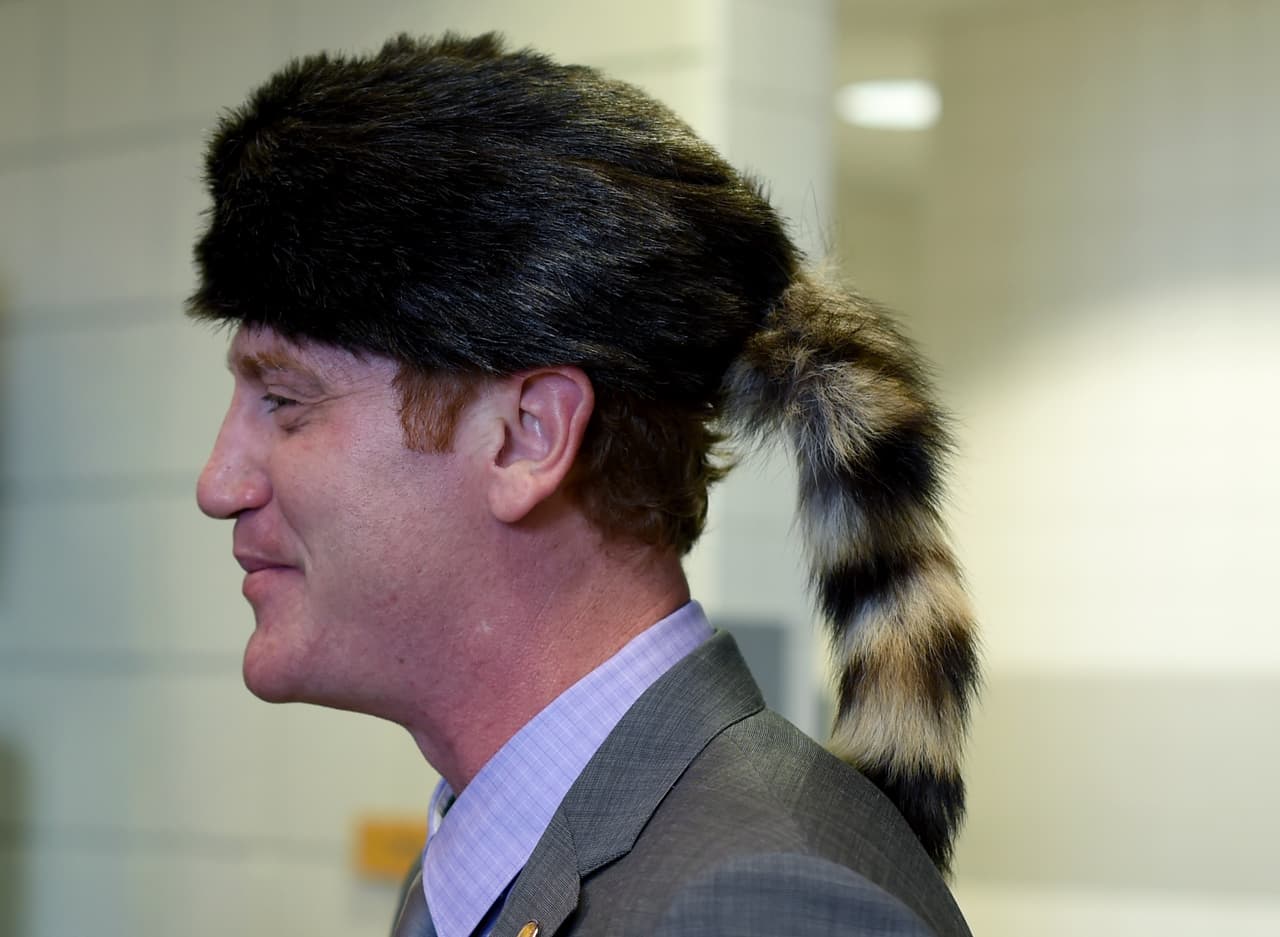 Y si se trata de una fiesta de sombreros, por qué no apelar a ese emblemáticos de los cosacos con el que el delegado de Tennesee, Nate Mitchell, apareció en el primer día de la Convención Republicana en Cleveland.