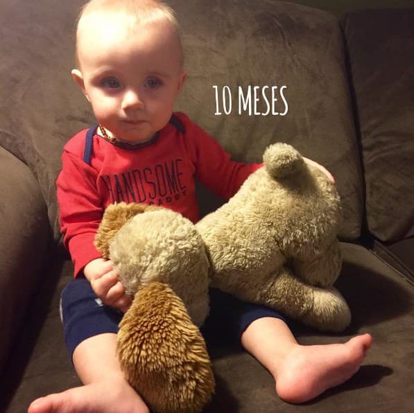 Jugetón, ocurre y muy tierno, Baby William enamora con sus ojazos azules y su bella sonrisa.