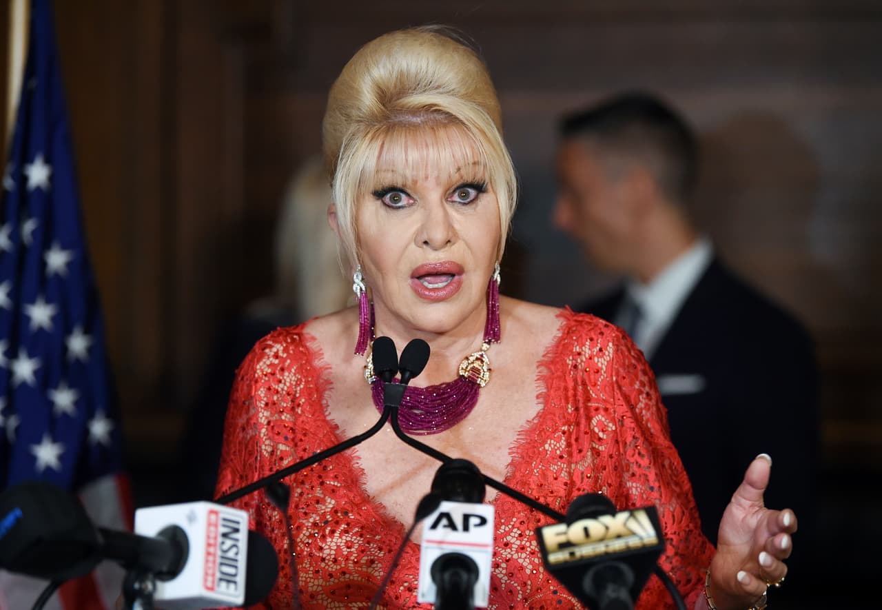 <b><a href="https://www.univision.com/noticias/politica/ivana-trump-muerte-donald-trump">La muerte de Ivana Trump. </a></b>Este jueves 14 de julio,
<b> Ivana Trump fue hallada inconsciente al pie de una escalera cerca en su casa, informaron medios citando fuentes policiales. </b>
<br>
<br>
