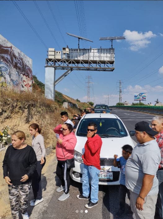 Aparentemente habría sido la primera ocasión en que ella visitó el lugar en que su hijo tuvo sus últimos minutos de vida. Antes, su familia no había hecho públicas imágenes de alguna otra visita.
<br>
