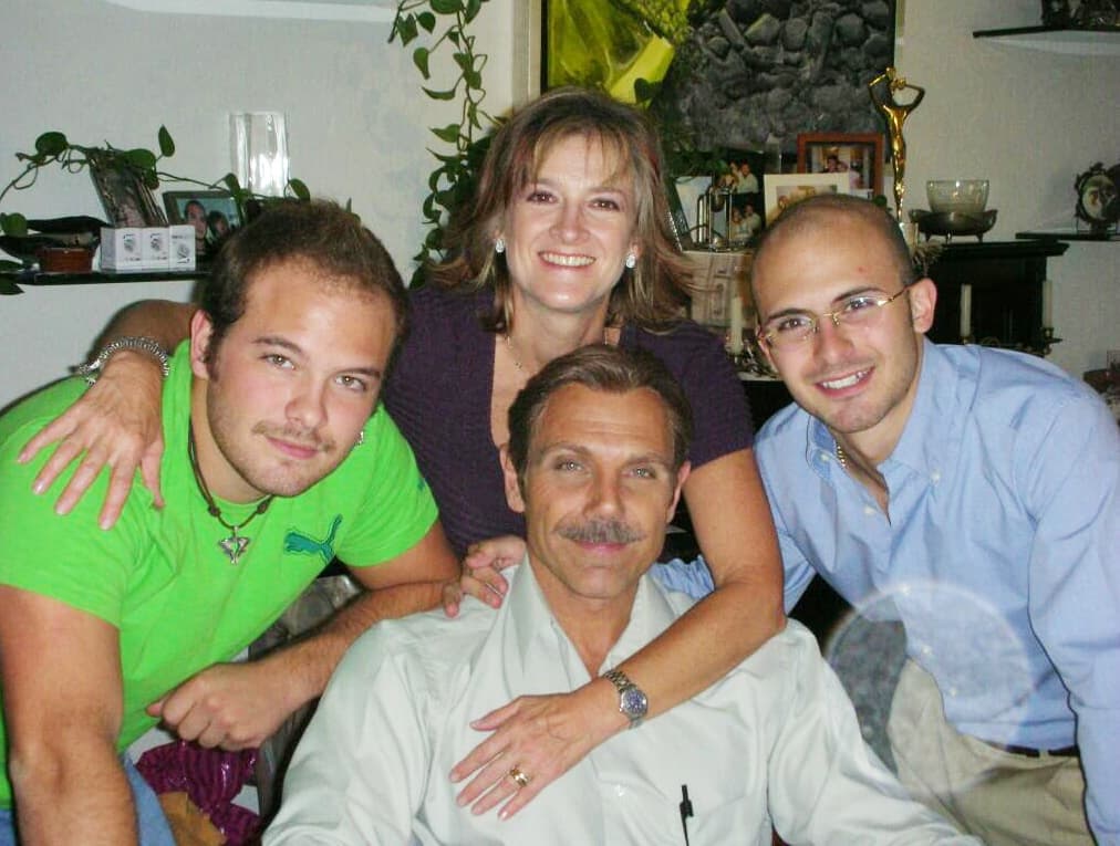 Su carrera artística inició tan rápido como terminó, después de verlo en la película no volvimos a ver actuar a Jordi.