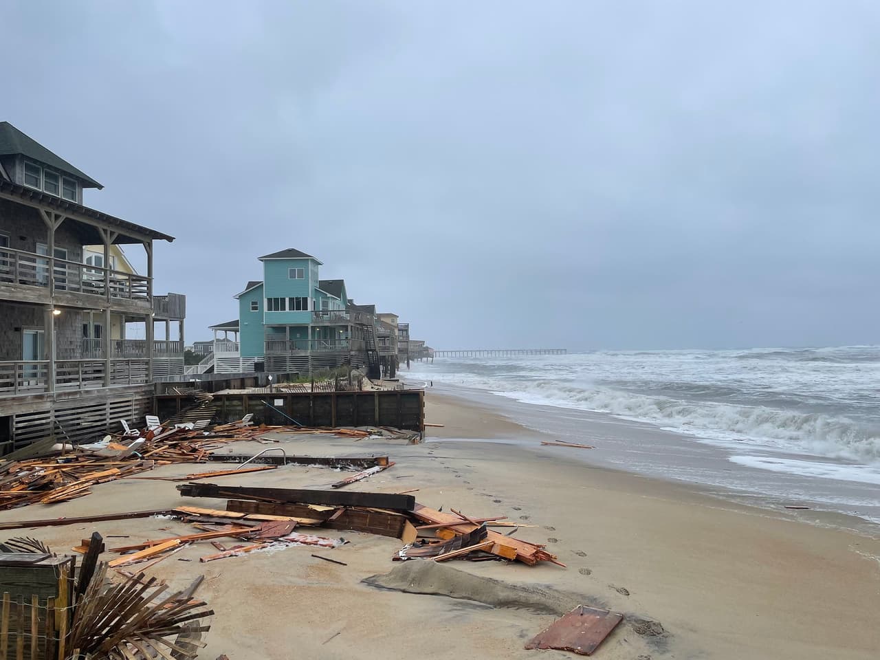 Varias casas han registrado daños cosiderables en medio de las inundaciones.