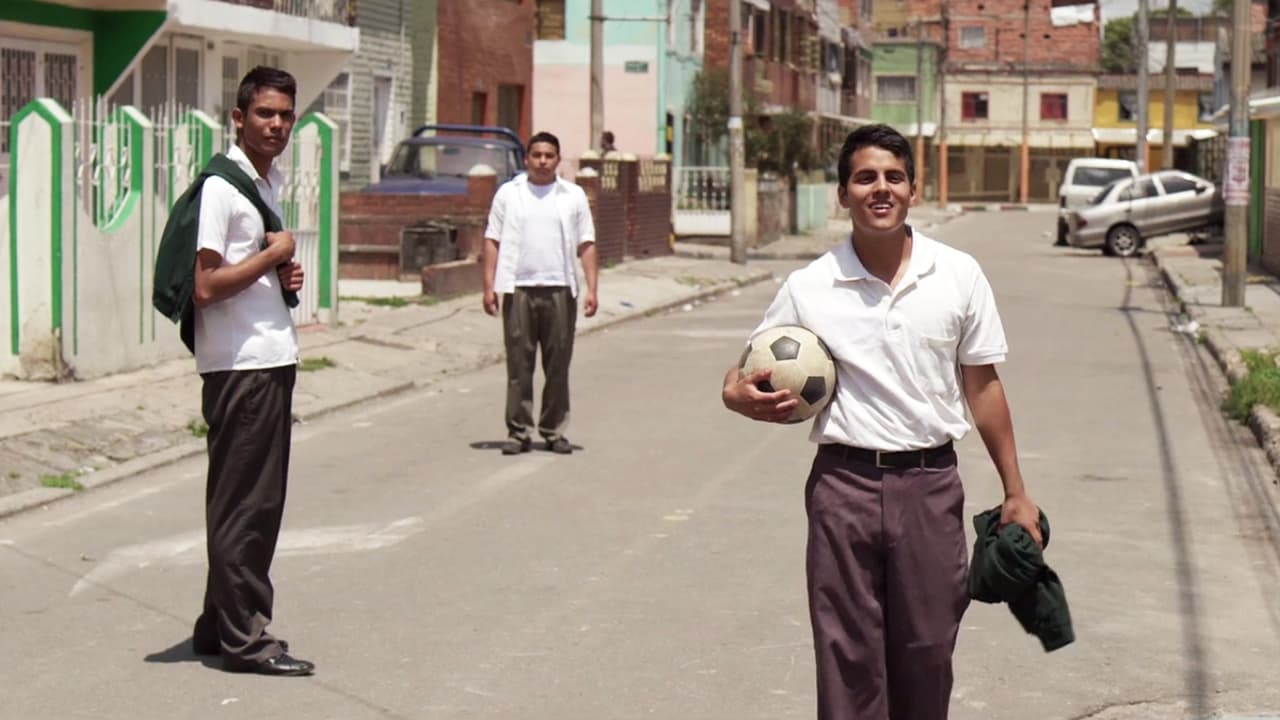 Also in the Nuevo Laredo territory, a group of young men who played football in the street were addressed by two men in a truck.