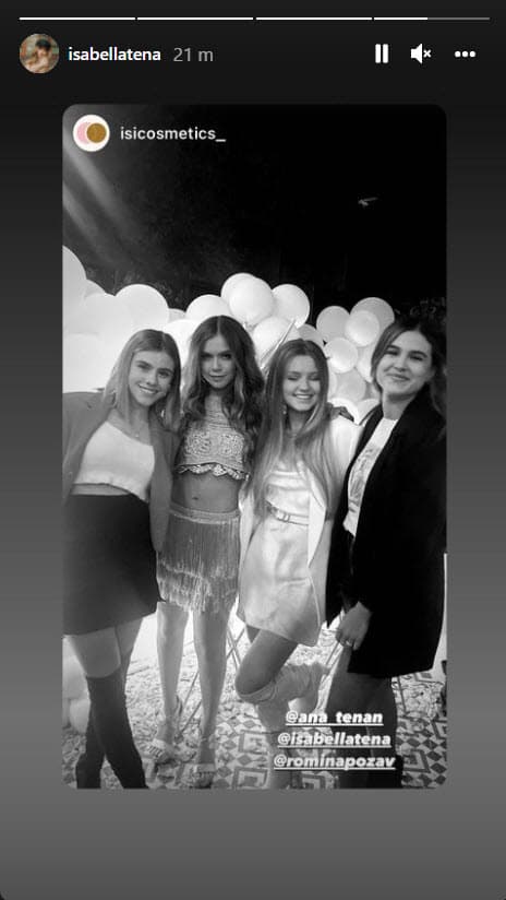 Incluso, en la imagen también aparece Romina Poza (derecha), la hija de Mayrín Villanueva, quien era la villana de Mi Corazón Es Tuyo.
<br>