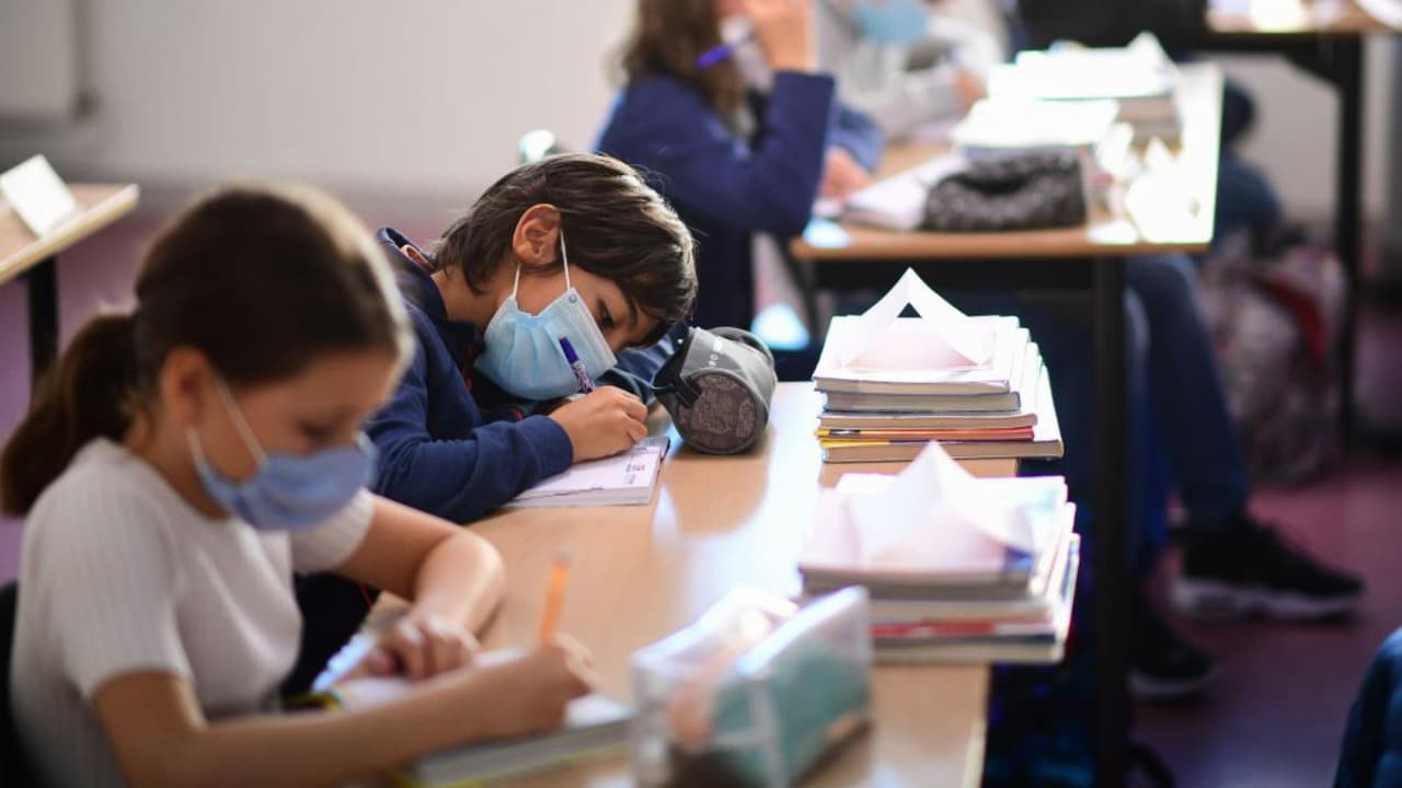 Niña de 11 años pide a su mamá cambiarla de escuela, dice que le hacen bullying por su color de piel