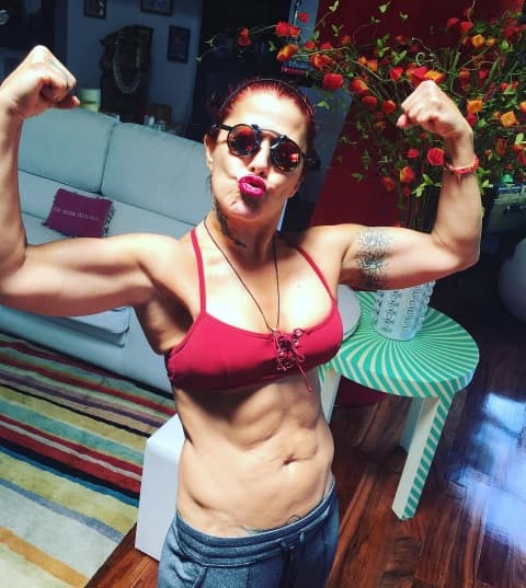 Con sus más de cuatro décadas Alejandra Guzmán sigue luciendo 'hot'.