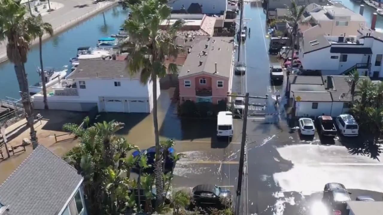 Se espera oleaje entre 4 y 7 pies de altura: preocupación en Newport Beach por posibles inundaciones