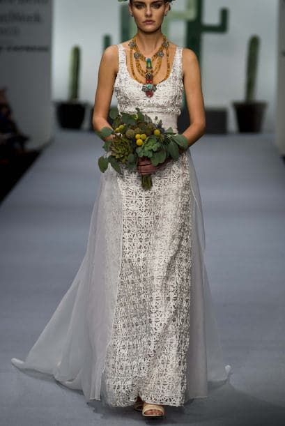 Los vestidos de novia que Lydia Lavin diseña quedarían perfectos para materializar la idea de Anahí, son artesanales y concuerdan con la imagen del estado de Chiapas.