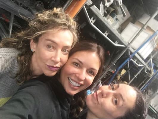 Giselle tuvo que subir algunas libras para poder interpretar a su personaje en la serie y después recuperar su peso pero todo valió la pena porque quedó muy satisfecha con la experiencia de trabajar junto a Marcela Carvajal y Stephanie Salas.