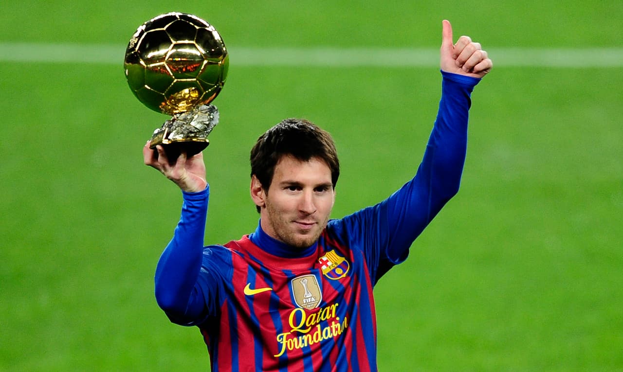 El argentino anotó 55 goles durante el año 2011 y también en las seis competencias que disputó. Hasta esa fecha, sólo tres futbolistas previos a él consiguieron tres veces este premio: Cruyff, Platini y Van Basten.