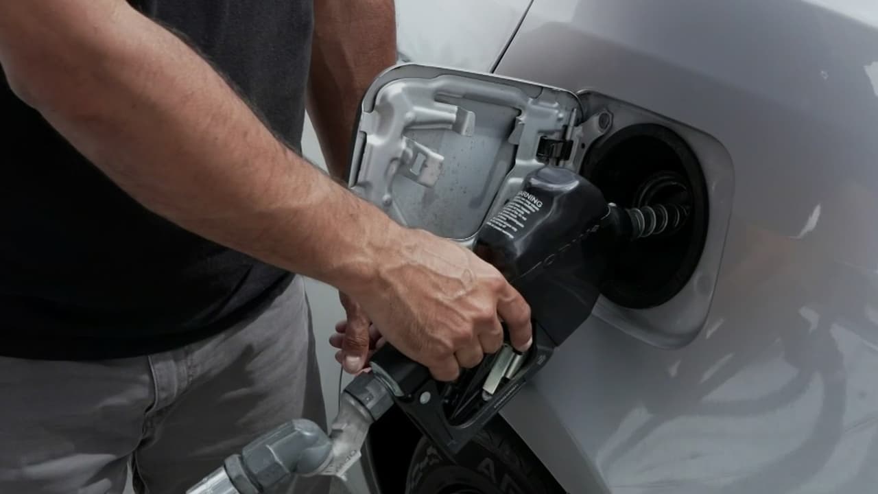 Aumento del petróleo presiona precios de la gasolina