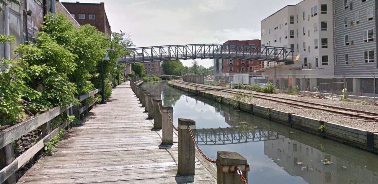 <b>MANAYUNK</b>: Está ubicado a las afueras de Filadelfia y contiene el primer canal que se comenzó a construir en el país… aunque nunca se completó. Hoy en día, la ciudad es un destino popular para la vida nocturna y las compras.