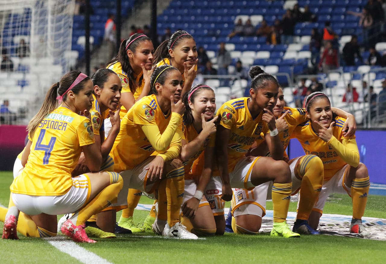 Monterrey, Nuevo León, 22 de octubre de 2018. Jugadoras de Tigres femenil en festejo, durante el partido de la jornada 14 del torneo Apertura 2018 de la Liga MX Femenil, entre las Rayadas del Monterrey y los Tigres de la UANL celebrado en el estadio BBVA Bancomer. Foto: Imago7/