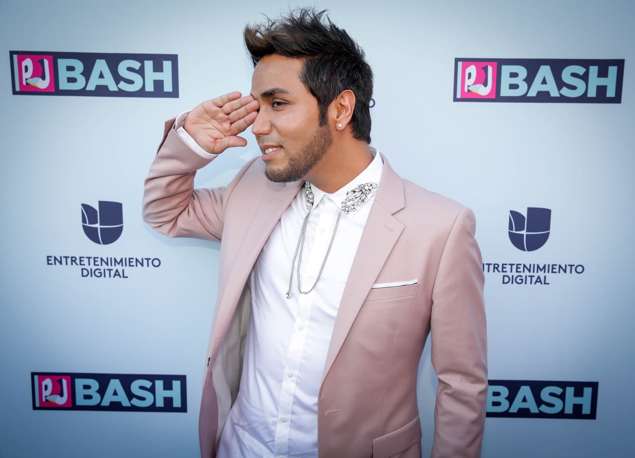 El cantante mexicano Fedro, imparable desde que se dio a conocer en la competencia 'Viva el Sueño', ofreció su característico saludo.