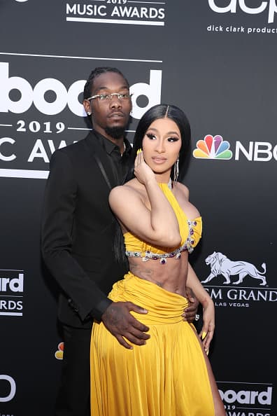 Sin embargo, un par de meses después, Cardi B le dijo a
<b><a href="https://www.etonline.com/cardi-b-and-offset-celebrate-2-year-wedding-anniversary-with-sweet-posts-132841" target="_blank">Entretainment Tonight</a></b> que ella y Offset estaban "trabajando" y "tomándolo con calma".