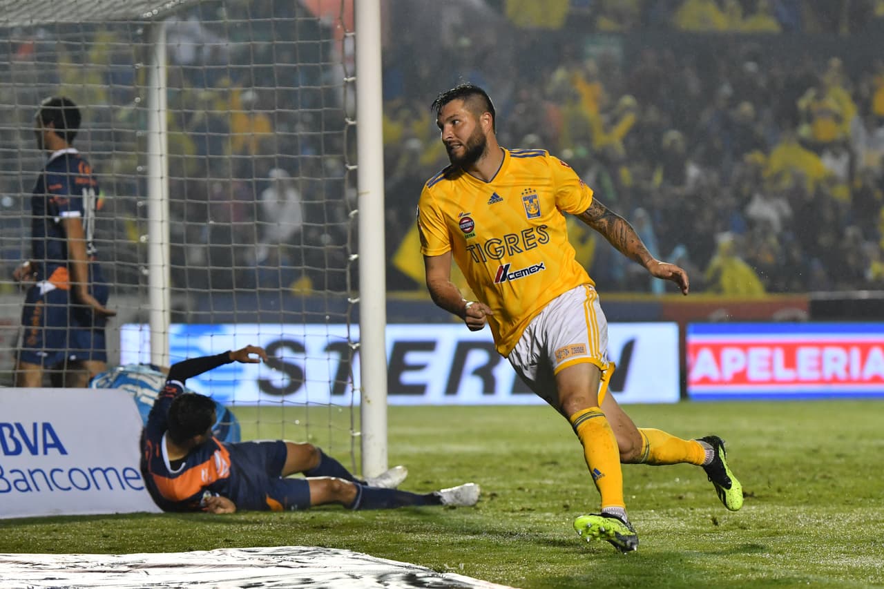 Con 94 goles en 161 partidos disputados, es un juador sobresaliente. De hecho, en su último partido contra Puebla, el pasado 10 de noviembre de 2018, marcó cuatro goles.