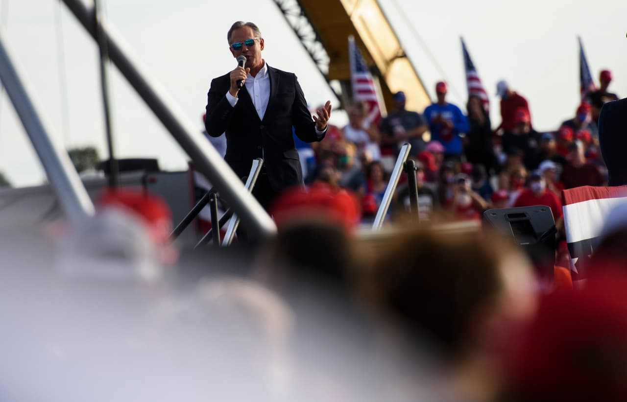 El vicegobernador de Carolina del Norte, Dan Forest, candidato republicano a la gobernación, recibió el respaldo del Presidente durante el evento.