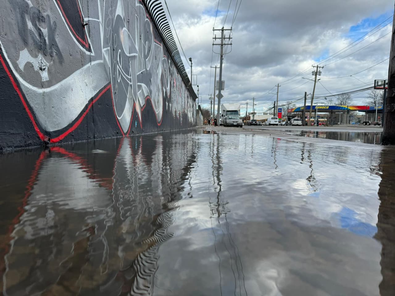 En Nueva York, algunas calles del área de Far Rockaway amanecieron también con inundaciones.
<br>