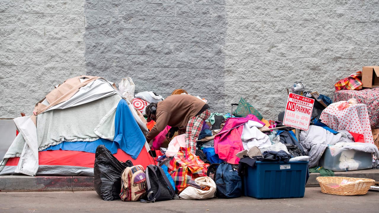 Alertan sobre aumento del número de personas sin hogar en Bakersfield