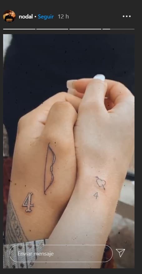 En la mano se puso un arco, mientras que la actriz tiene un corazón flechado, por lo cual ambos trazos se complementan.
<br>