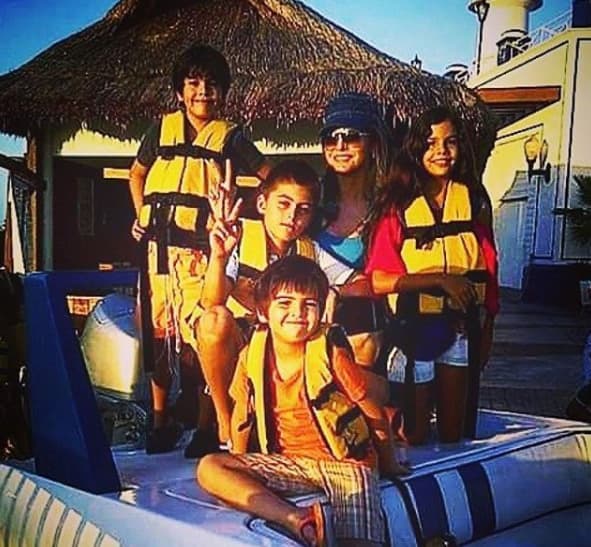 Sin duda, la cantante grupera supo ganarse el amor de cada uno de sus hijos, a quienes procreó y también a los que llegaron a su vida tras la muerte de Mariana Levy.