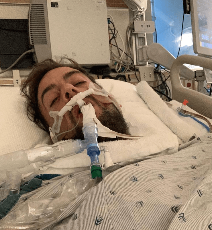 Antes de que pudiera salir del hospital, Fischer fue reingresado después de que escuchó un "extraño silbido y el gorgoteo" que provenían de su pecho cada que respiraba.