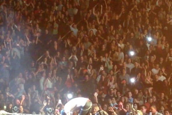 Con el US Airways completamente repleto, Pitbull y Enrique Iglesias hicieron retumbar el centro de Phoenix con un tremendo fiestón que duró más de 3 horas. En el concierto, estaban presentes celebridades como Jessica Cediel del Gordo y La Flaca y William Valdes de Despierta America, entre otros. Durante el show, los fans enloquecieron y corearon los éxitos de ambos artistas. Enrique Iglesias, hasta saltó del escenario para interactuar con su público y tomarse selfies con ellos.