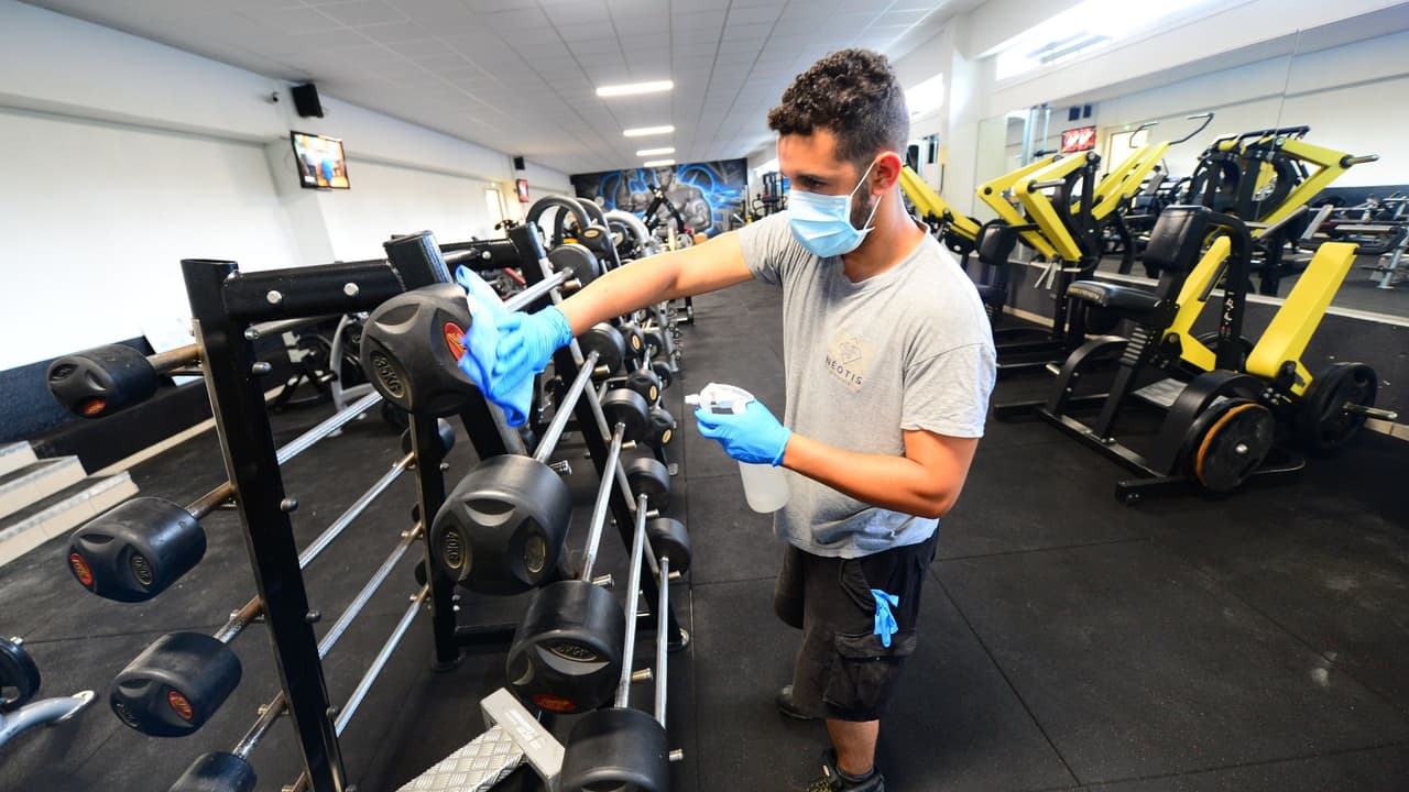 <b>Alto</b>
<ul>
 <li class="MsoNormal" style="color:black;mso-margin-top-alt:auto;margin-bottom:
     7.5pt;mso-list:l0 level1 lfo1;tab-stops:list .5in;background:white">Comer en un buffet.</li>
 <li class="MsoNormal" style="color:black;mso-margin-top-alt:auto;margin-bottom:
     7.5pt;mso-list:l0 level1 lfo1;tab-stops:list .5in;background:white">Hacer ejercicios en un gimnasio.</li>
 <li class="MsoNormal" style="color:black;mso-margin-top-alt:auto;margin-bottom:
     7.5pt;mso-list:l0 level1 lfo1;tab-stops:list .5in;background:white">Ir a un parque de diversiones.</li>
 <li class="MsoNormal" style="color:black;mso-margin-top-alt:auto;margin-bottom:
     7.5pt;mso-list:l0 level1 lfo1;tab-stops:list .5in;background:white">Ir al casino.</li>
 <li class="MsoNormal" style="color:black;mso-margin-top-alt:auto;margin-bottom:
     7.5pt;mso-list:l0 level1 lfo1;tab-stops:list .5in;background:white">Ir al cine a ver una película.</li>
 <li class="MsoNormal" style="color:black;mso-margin-top-alt:auto;margin-bottom:
     7.5pt;mso-list:l0 level1 lfo1;tab-stops:list .5in;background:white">Asistir a un concierto grande de música.</li>
 <li class="MsoNormal" style="color:black;mso-margin-top-alt:auto;margin-bottom:
     7.5pt;mso-list:l0 level1 lfo1;tab-stops:list .5in;background:white">Ir a un estadio de deportes.</li>
 <li class="MsoNormal" style="color:black;mso-margin-top-alt:auto;margin-bottom:
     7.5pt;mso-list:l0 level1 lfo1;tab-stops:list .5in;background:white">Asistir a un servicio con más de 50 personas.</li>
 <li class="MsoNormal" style="color:black;mso-margin-top-alt:auto;margin-bottom:
     7.5pt;mso-list:l0 level1 lfo1;tab-stops:list .5in;background:white">Ir a un bar.</li>
</ul>