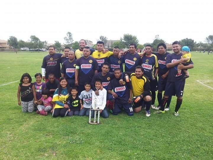 Luis Loza, residente de Oxnard, California, cuenta que un fuerte golpe en el rostro durante un partido de futbol le ha dejado sin dientes y con un tremendo adeudo en el hospital.
